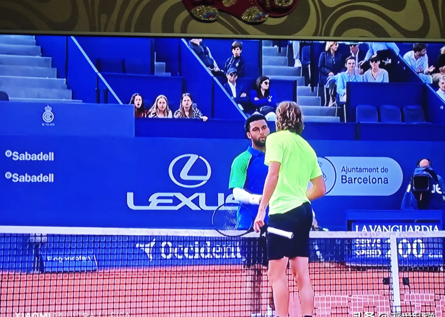 日本网球队险胜世界网球队，西西帕斯送出助攻