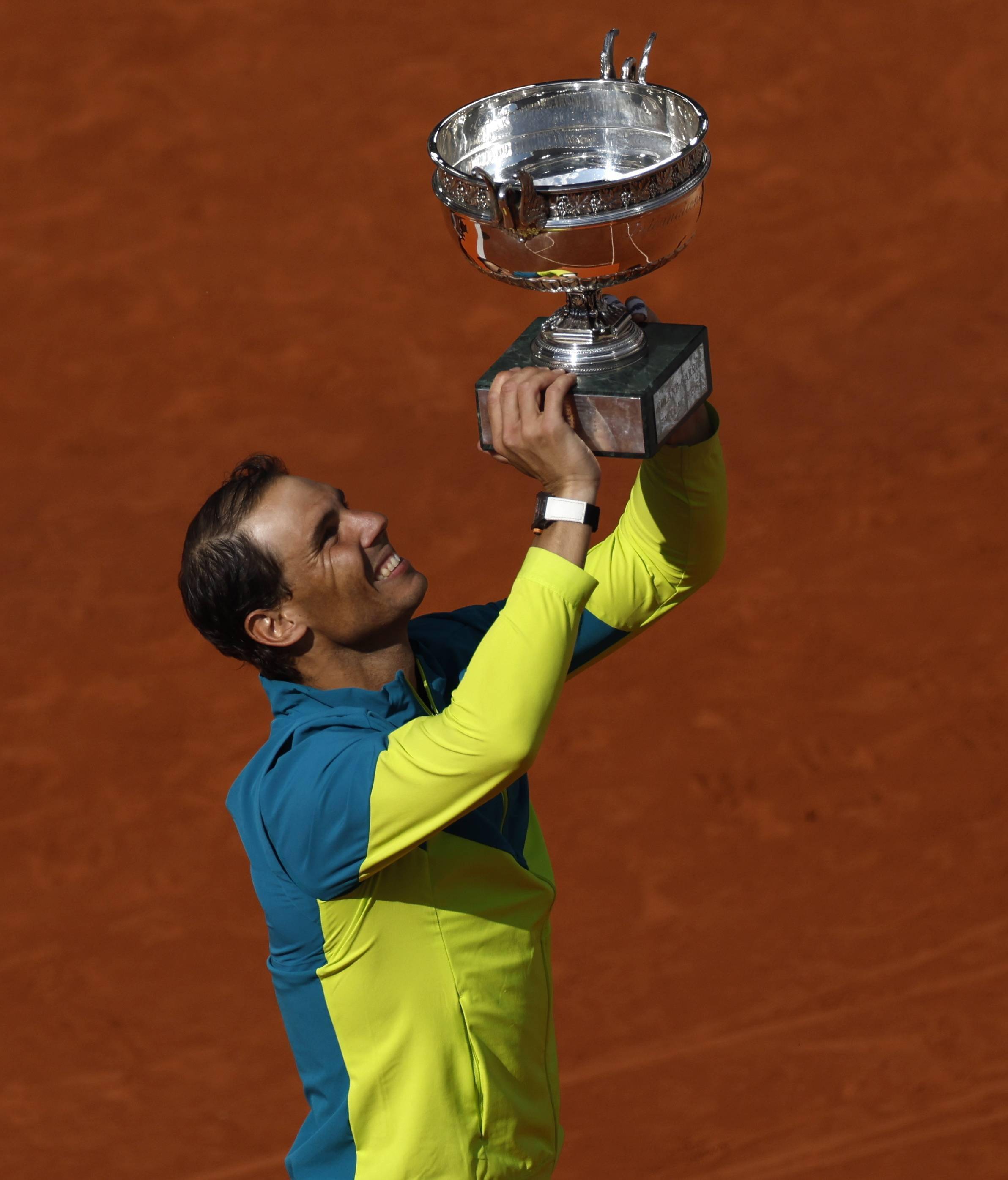 法国网球队险胜世界网球队，纳达尔打破历史纪录