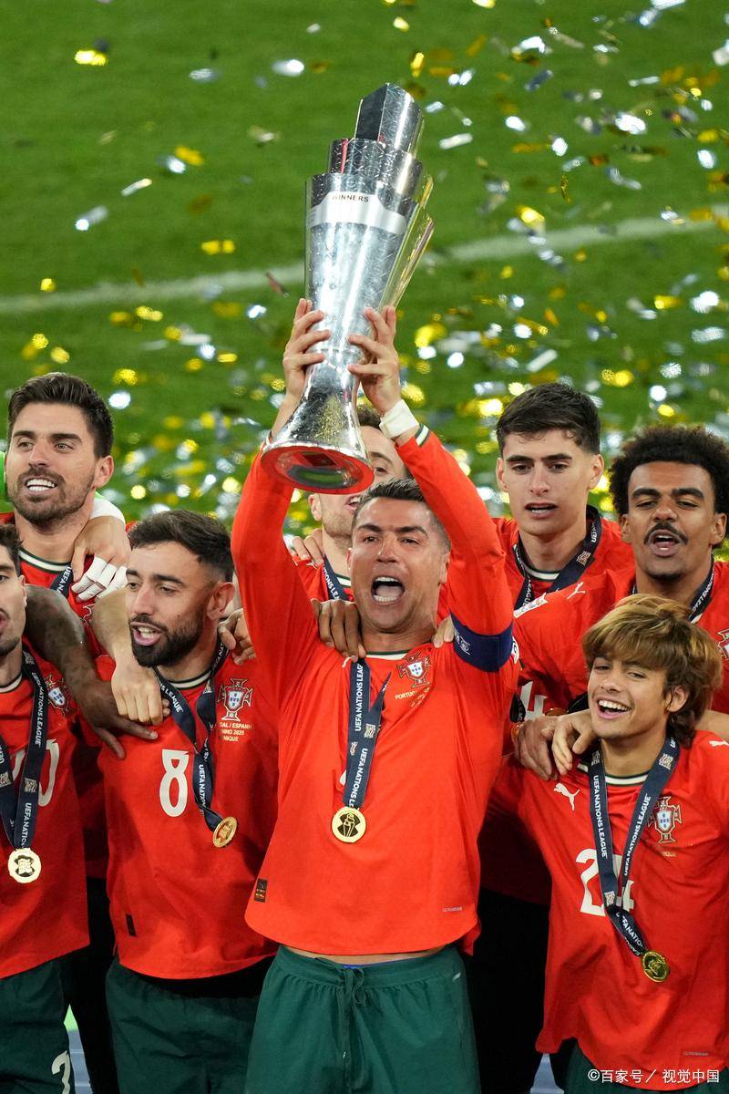 西班牙网球队碾压世界网球队，克耶高斯三分雨点燃全场