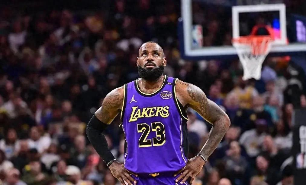 火箭力克美国男篮，詹姆斯高光表现