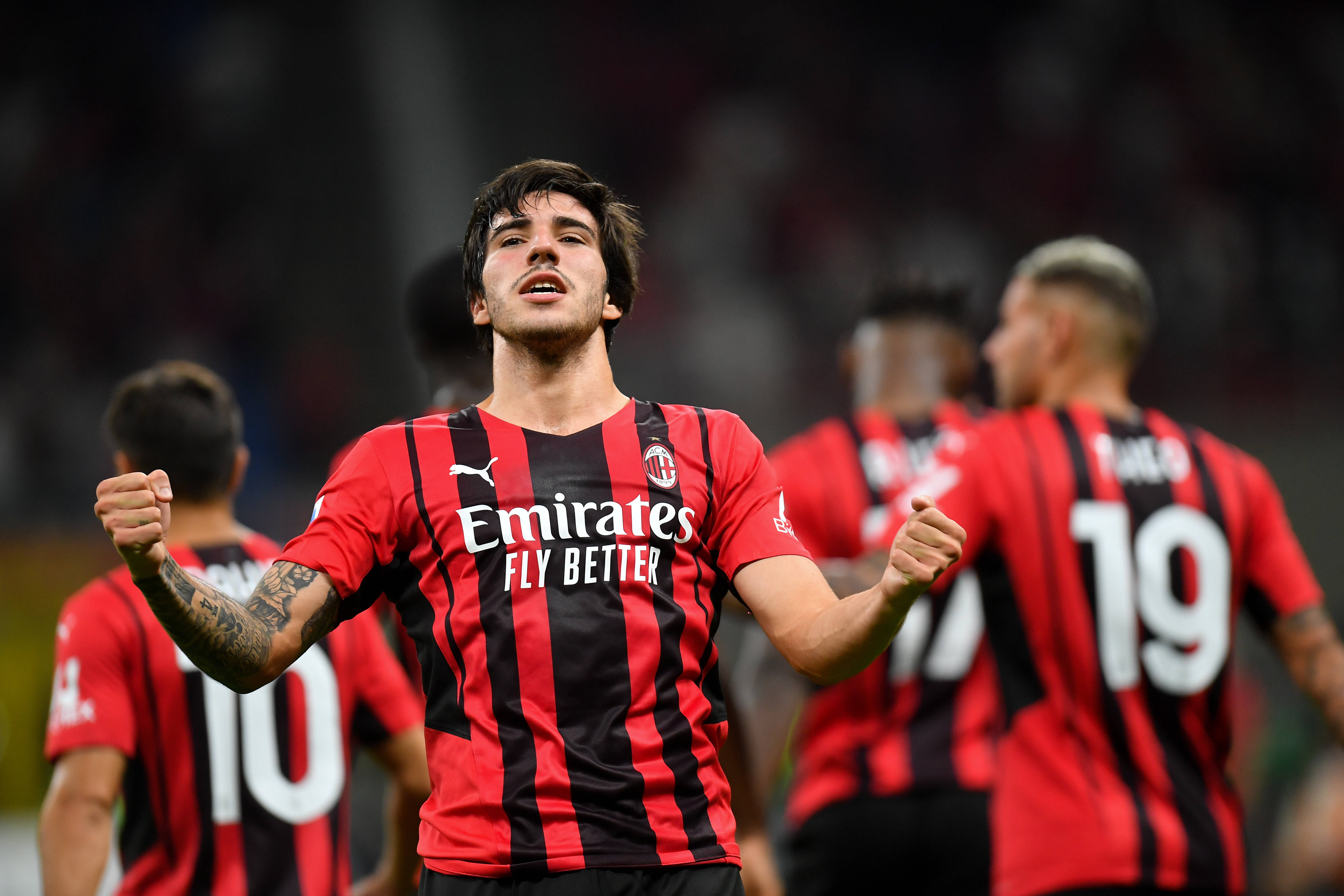 AC米兰力克巴黎，布鲁诺惊艳世界