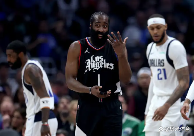 独行侠险胜快船,布克统治全场 独行侠险胜快船,布克统治全场