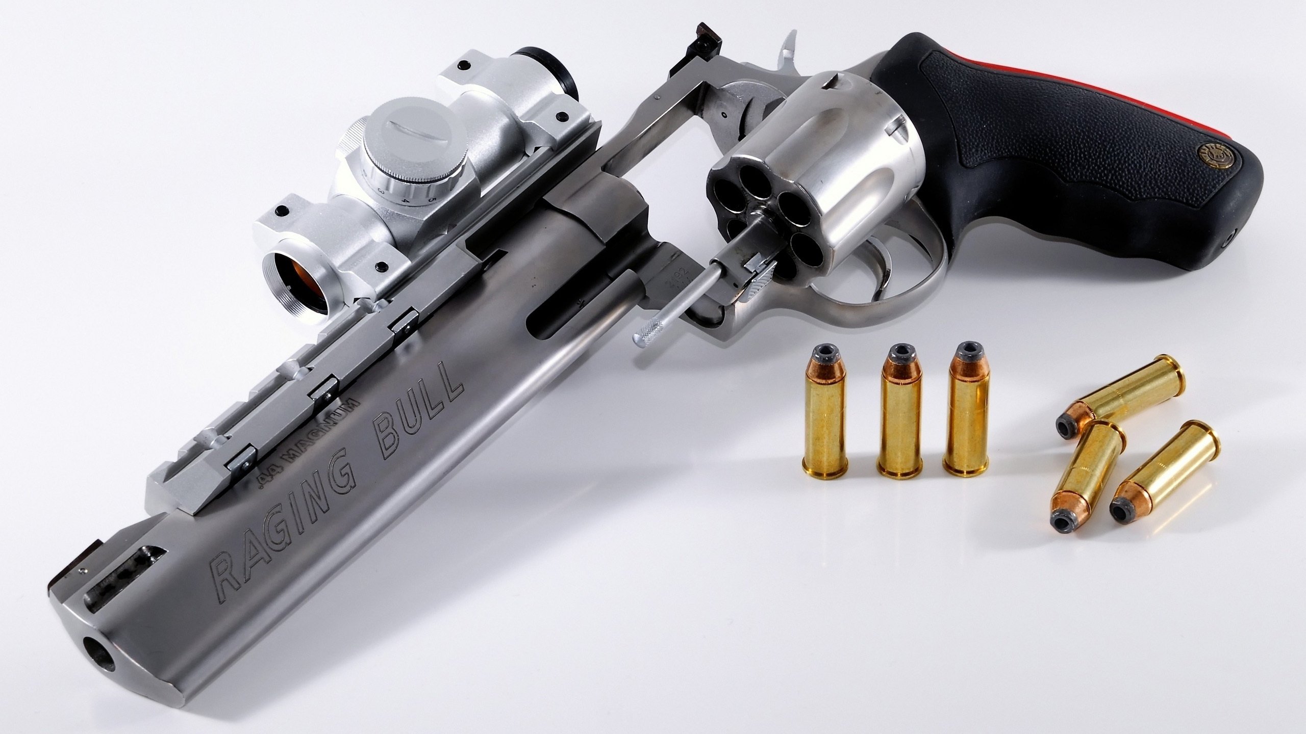 精密运转的轰鸣，当范弗利特螺丝钉拧入广东队的活塞心脏