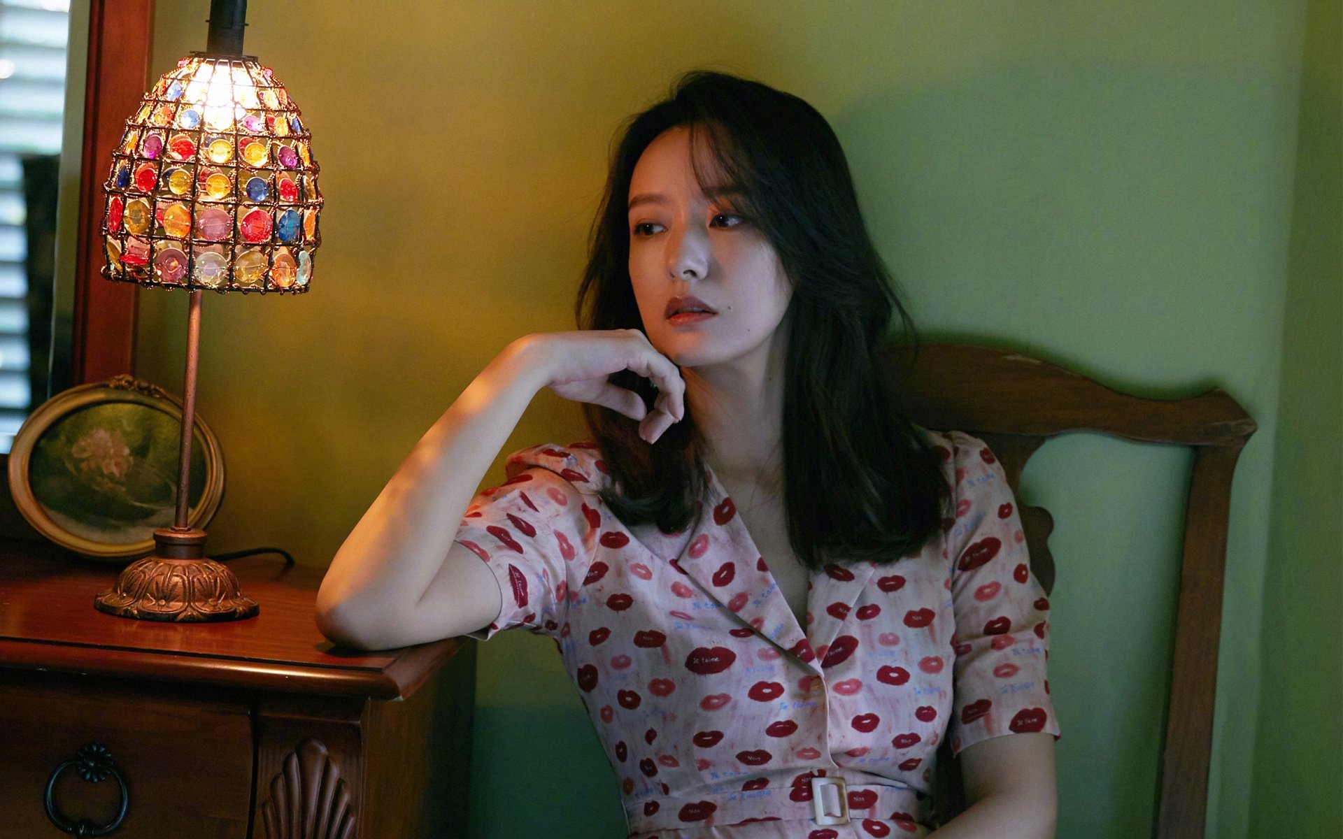 足球世界双星闪耀,厄瓜多尔友谊赛粉碎佛罗伦萨,德里赫特欧冠淘汰赛接管比赛