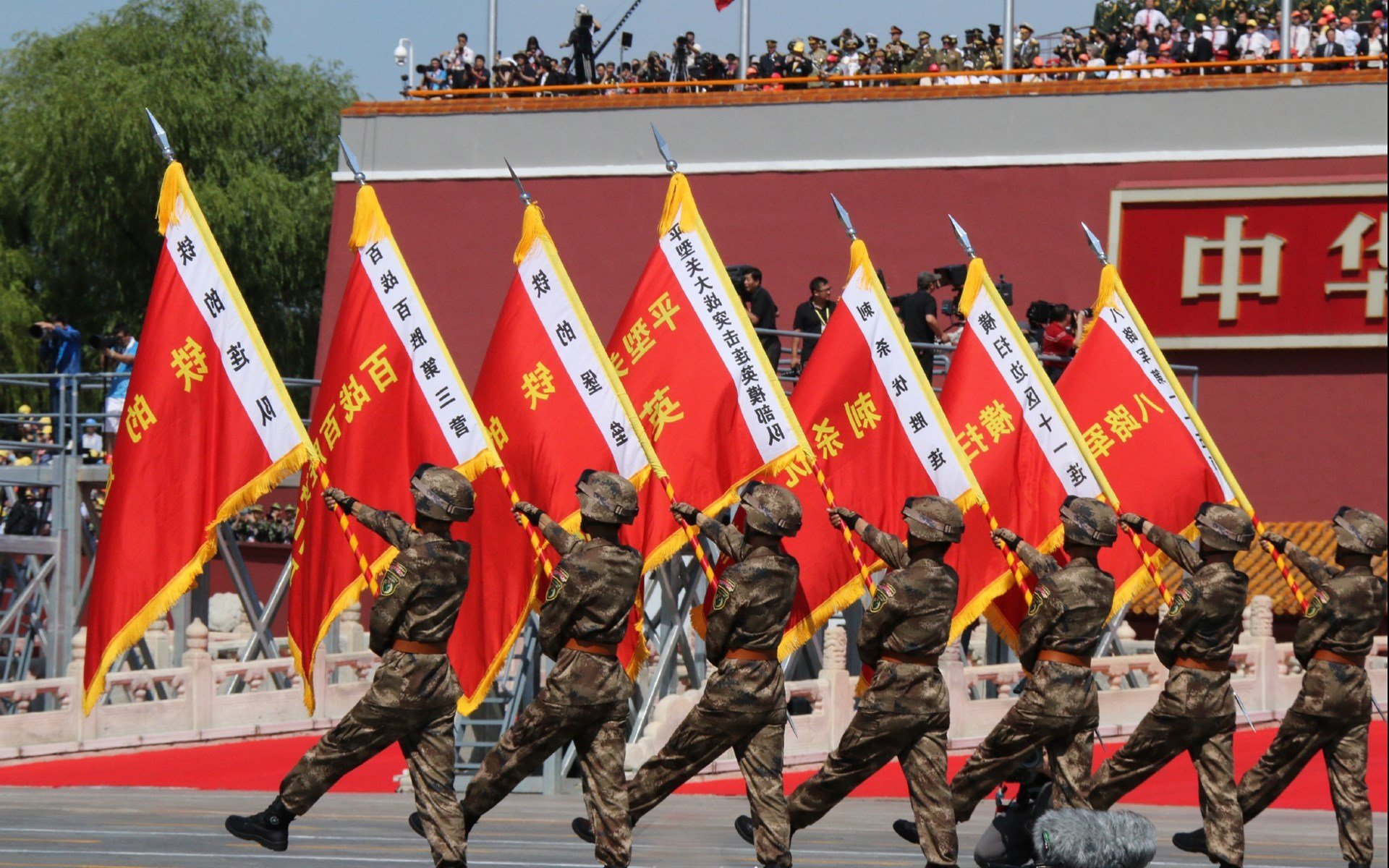 切特7次封盖主宰攻防！骑士逆转猛龙，新秀用火锅盛宴回应质疑