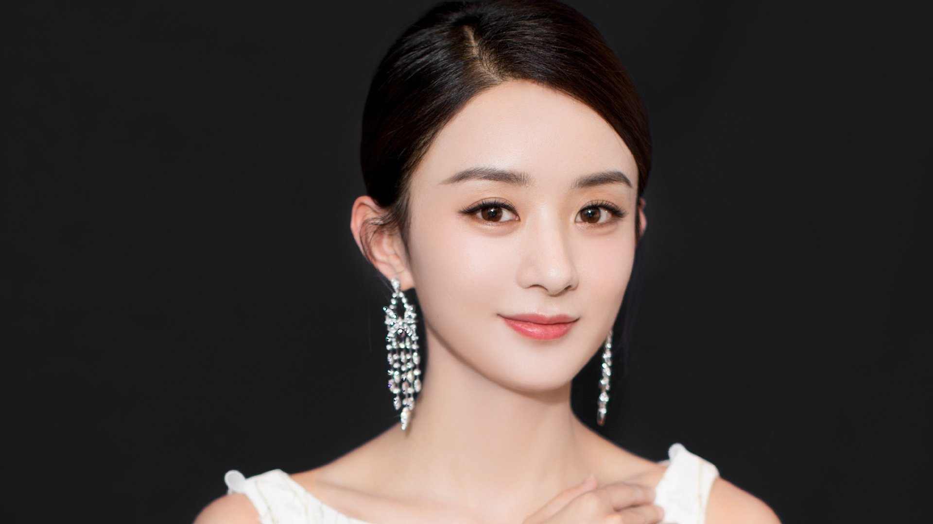 绿茵烽火，阿尔瓦雷斯关键进球定乾坤，南非关键战突围佛罗伦萨